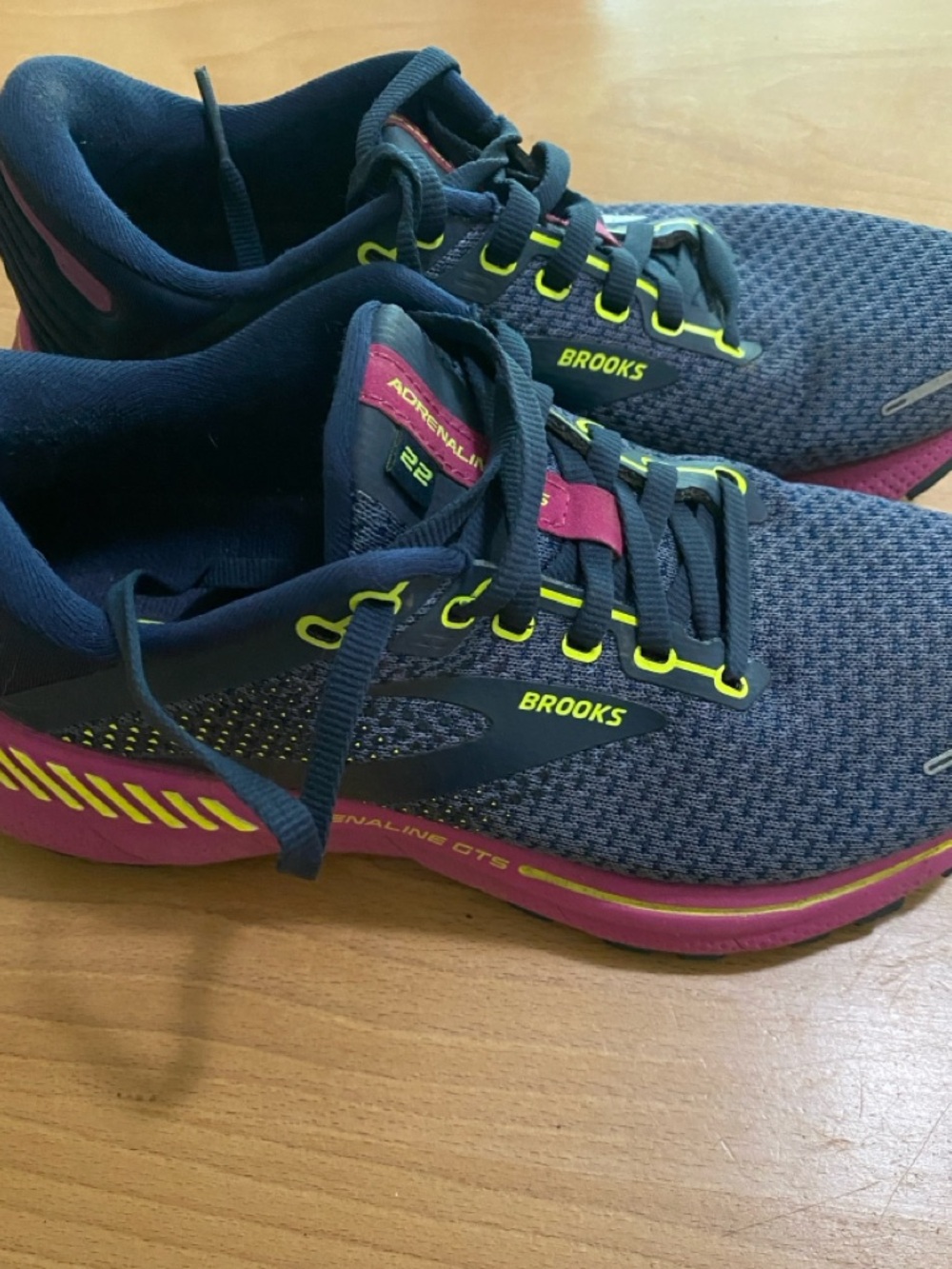 Brooks Adrenaline GTS 22 Women's Running Walking Shoes Size 7